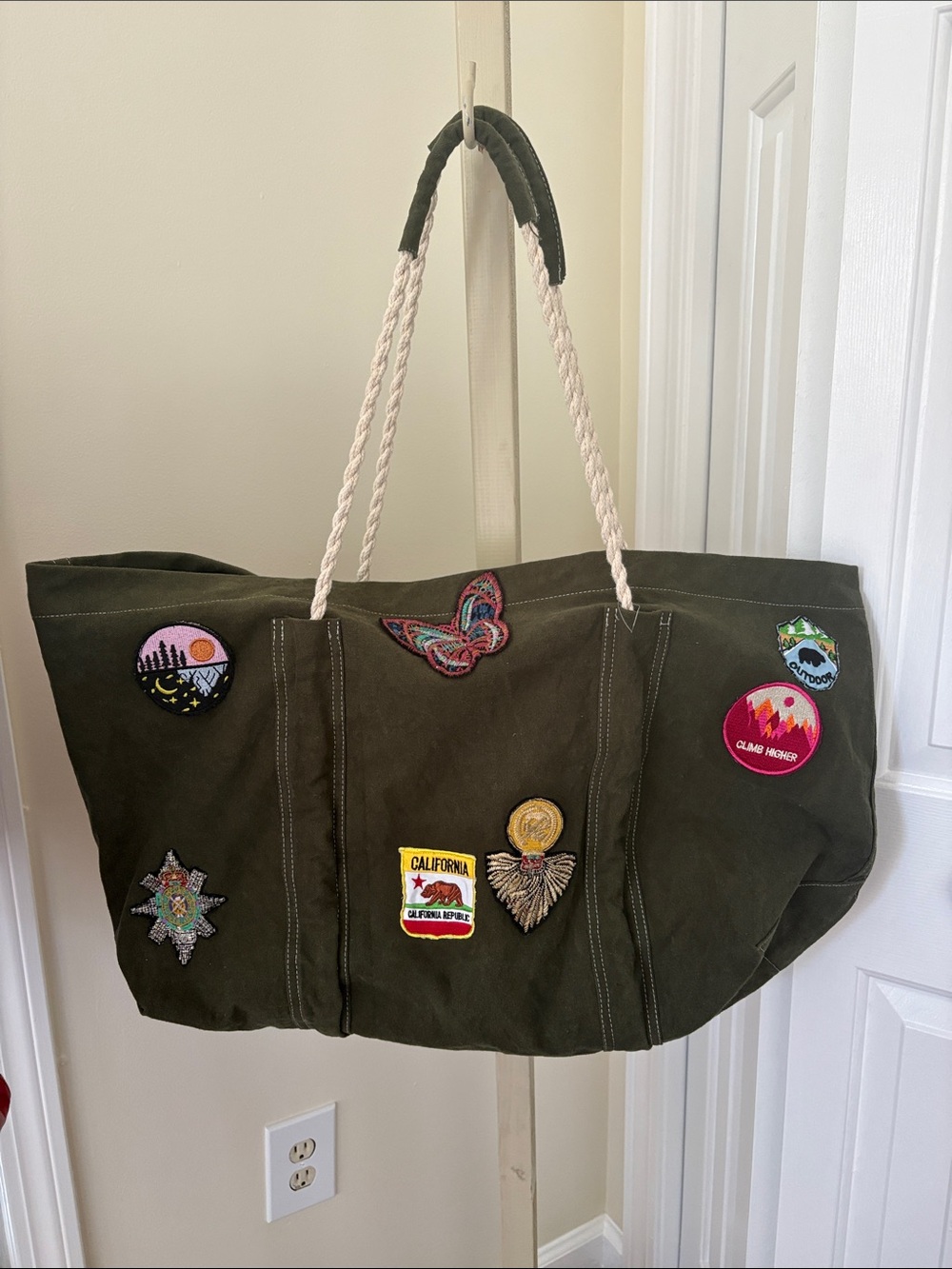 FREE PEOPLE Been There Badge Tote Bag nwot - Picture 4 of 10